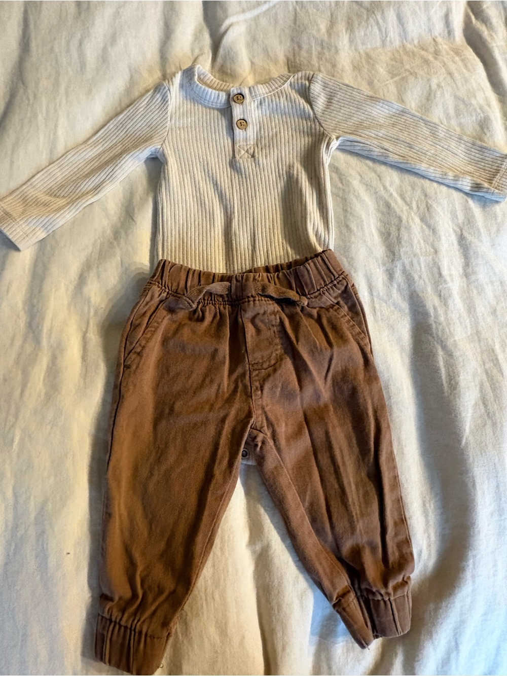 Neutral baby boy bundle - Beige & Blue Tones — 6-9m - Picture 6 of 15